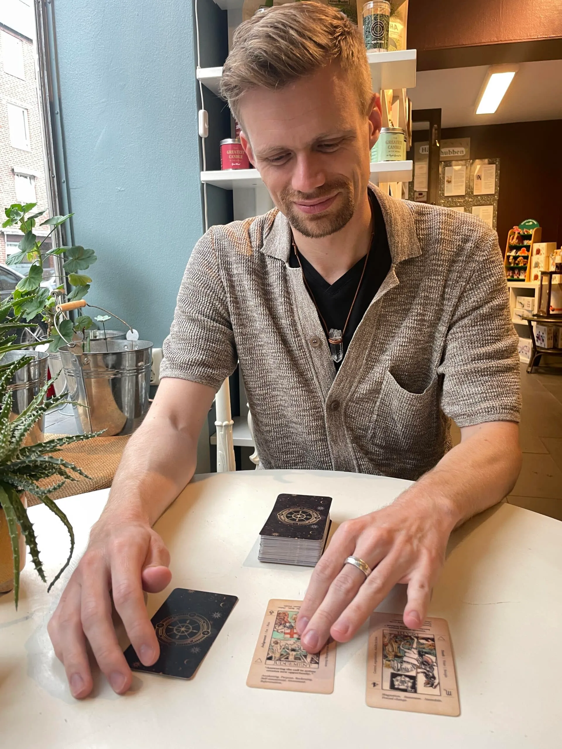 Evaluating the Accuracy of Online Tarot Readings